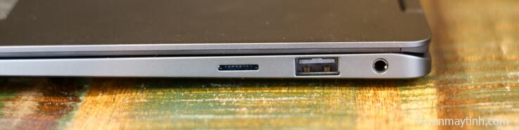 đầu đọc thẻ nhớ microSD;  USB Type-A (3.2), giắc cắm tai nghe 3,5 mm